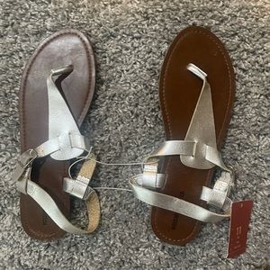Mossimo NWT Thong T-Strap Sandals - Silver
